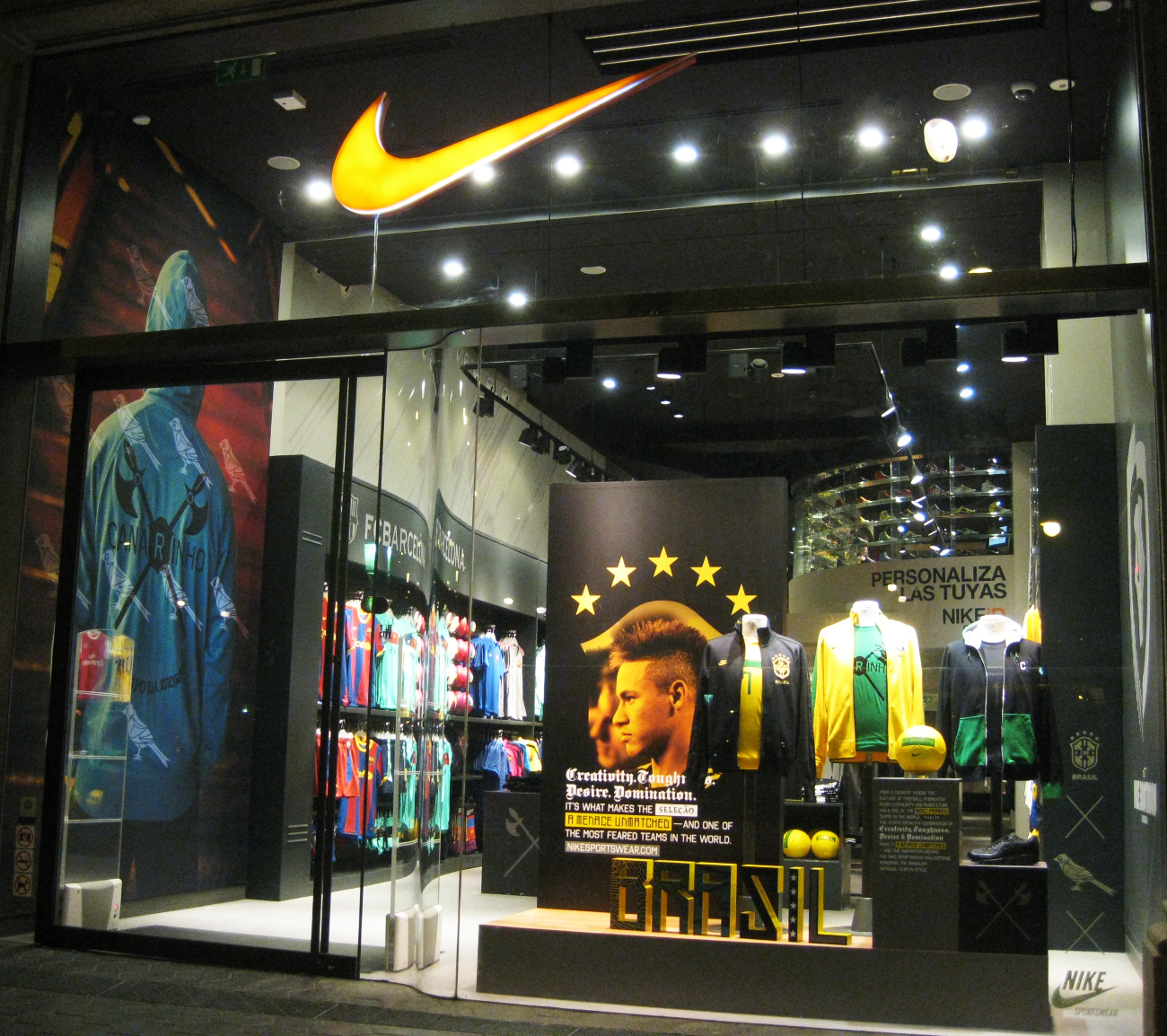 Nike Passeig de Gracia: NSW x Canarinho @ Nike PdG
