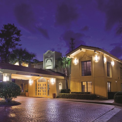 La Quinta Inn by Wyndham Savannah Midtown logo