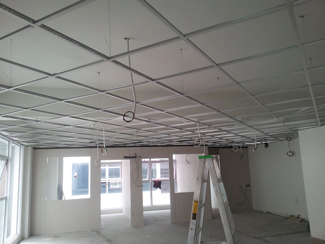 light cabling at ceiling