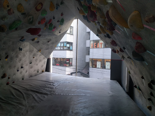 Peki peki bouldering studio
