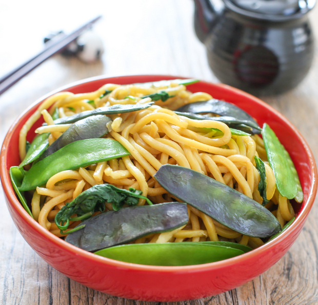 photo of a bowl of Chinese Lo Mein