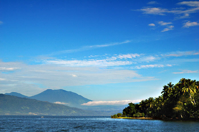 Download this Singkarak Merupakan Danau Terbesar Sumatera Barat Yang Terletak picture