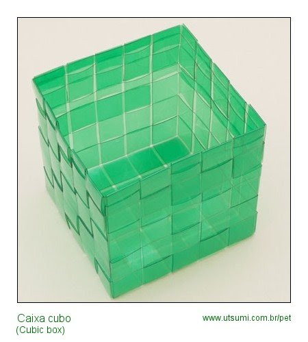caixa cubo de garrafas PET