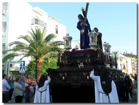 Nuestro Padre Jesús de la Pasión y Nuestra Madre y Señora del Amparo.