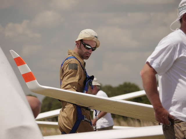 Les pilotes de planeur à la fête P1090854