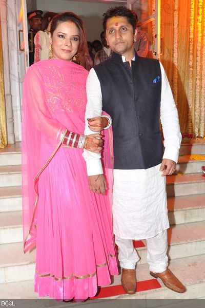 Actress Udita Goswami and director Mohit Suri pose for the camera during their wedding ceremony, held at ISKCON Juhu in Mumbai on January 29, 2013. (Pic: Viral Bhayani) 