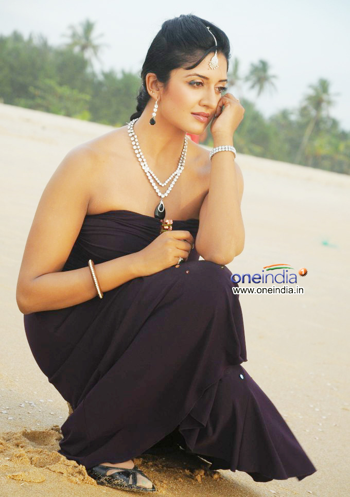 680px x 966px - Unseen Tamil Actress Images Pics Hot: Vimala raman sexy boobs pics