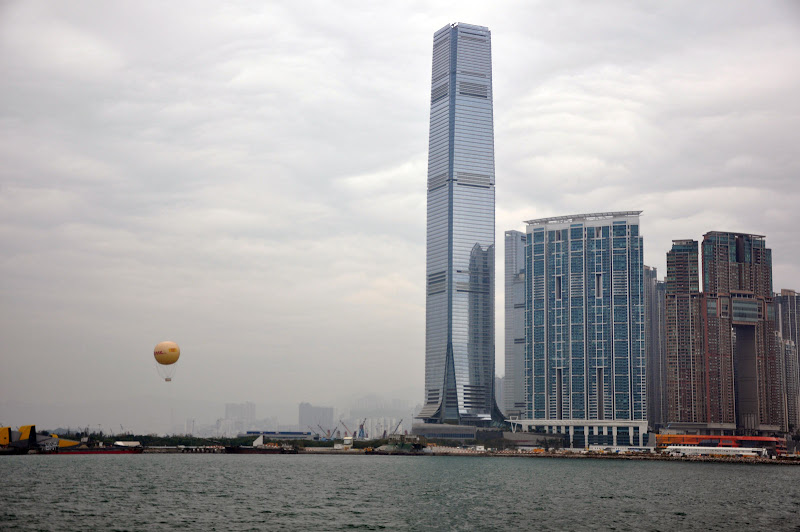 Самый высокий небоскреб в Гонконге на Коулуне