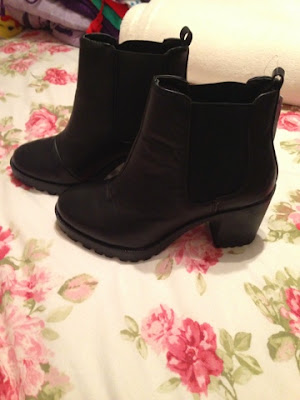 Heeled chelsea boots