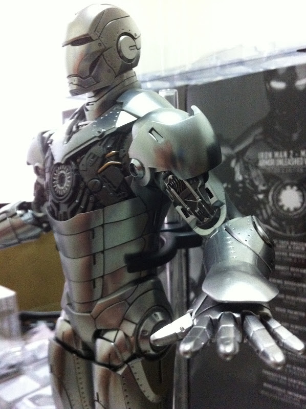 [Hot Toys] MMS150 - Iron Man 2: 1/6th scale Mark II (Armor Unleashed Version)  - Página 8 IMG_1399