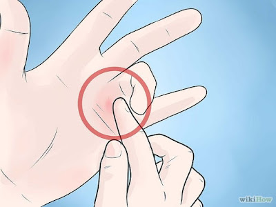 Điểm đau ở lòng bàn tay phía gần gốc ngón trong ngón tay bật Diem-dau-o-long-ban-tay-phia-gan-goc-ngon-trong-ngon-tay-bat