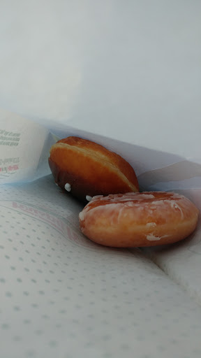 Bakery «Krispy Kreme Doughnuts», reviews and photos, 5692 N Blackstone Ave, Fresno, CA 93710, USA