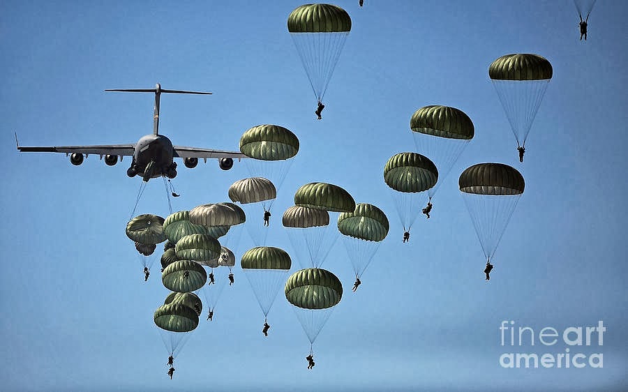 OPERACIÓN REDENCIÓN. Partida abierta. La Granja. 06-10-13. Us-army-paratroopers-jumping-stocktrek-images