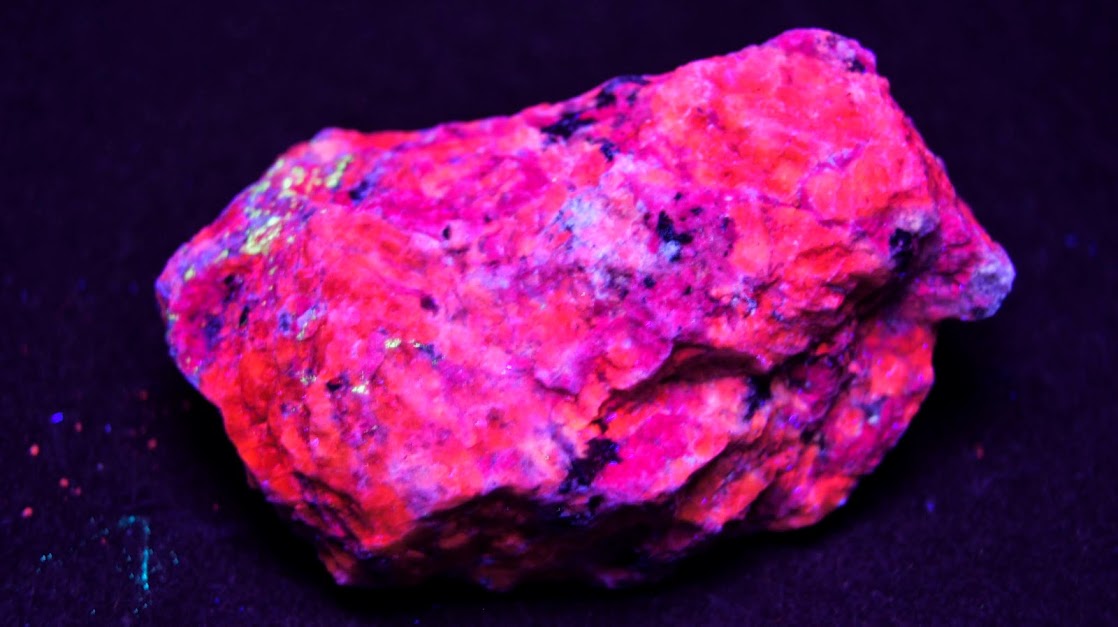 Colección de Minerales Fluorescentes Sodalita%252CMONT-ST-HILAIRE%252C+QUEBEC+%252C+CANADA%252CUVC