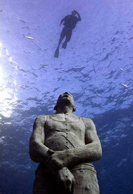 நீருக்கடியில் நூதன சாலை! Underwater_sculptures_06