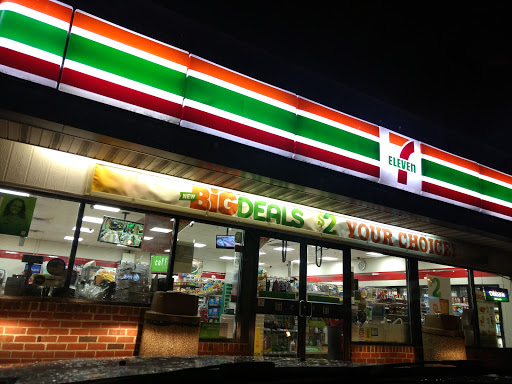 Convenience Store «7-Eleven», reviews and photos, 324 Merrick Rd, Rockville Centre, NY 11570, USA