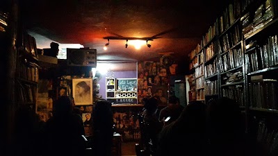 Photos of Este lugar de la noche libreria-bar