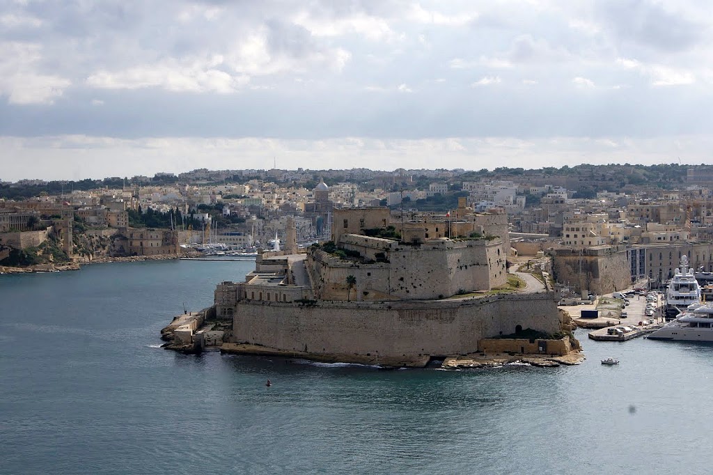 Мальта - ты на карте лишь точка малая в синеве Средиземного моря (c). Ноябрь 2012 г. и октябрь 2018 г.