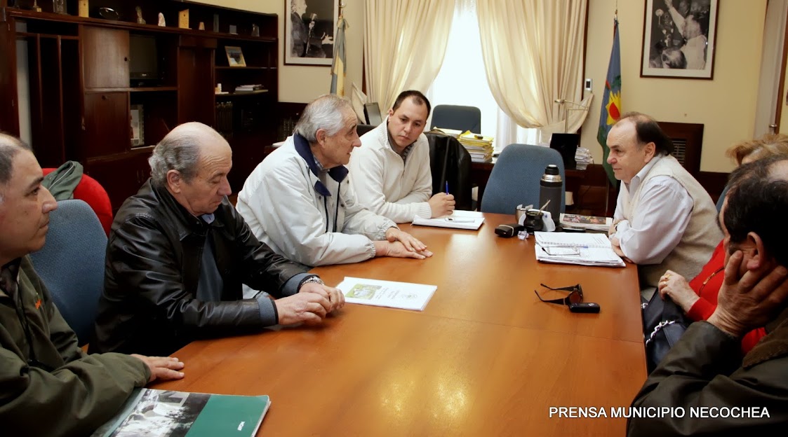 la Asociación Amigos del Paraje Las Cascadas, entre los que se encontró su titular Roberto González Mendizábal Hugo Pallares Carlos Kelly