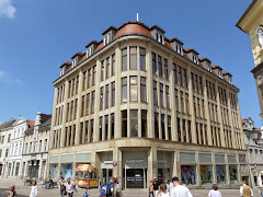 Karstadt-Gebäude, Passanten.