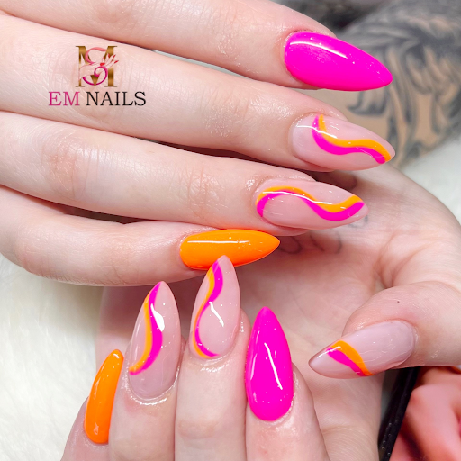 Em Nails & Spa logo