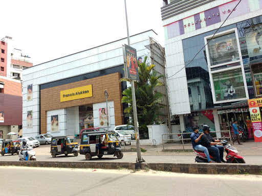 Francis Alukkas, Ram Mohan Rd, Palayam, Kozhikode, Kerala 673004, India, Jeweller, state KL