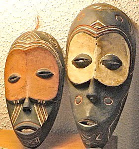 Les masques Lulua du Kasaï-Occidental (RDC). Ph. Okapi.