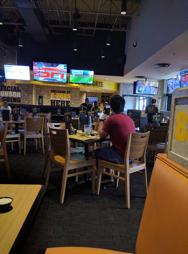 Chicken Wings Restaurant «Buffalo Wild Wings», reviews and photos, 3625 N Central Expy Suite 100, Plano, TX 75023, USA