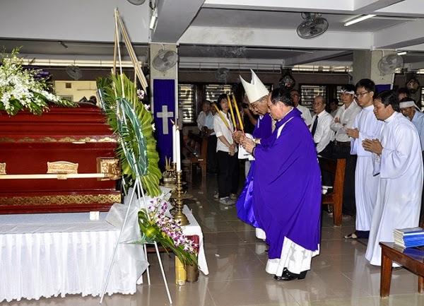 Đoàn Giáo phận Qui Nhơn dự tang lễ cha FX. Trần Hòa