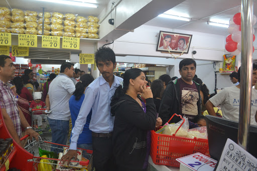 Shree Food Corner Super Market, SHOP NO:13 ,, Emperor tower, OPP HDFC BANK, Chala, Vapi, Gujarat 396215, India, Market, state DD
