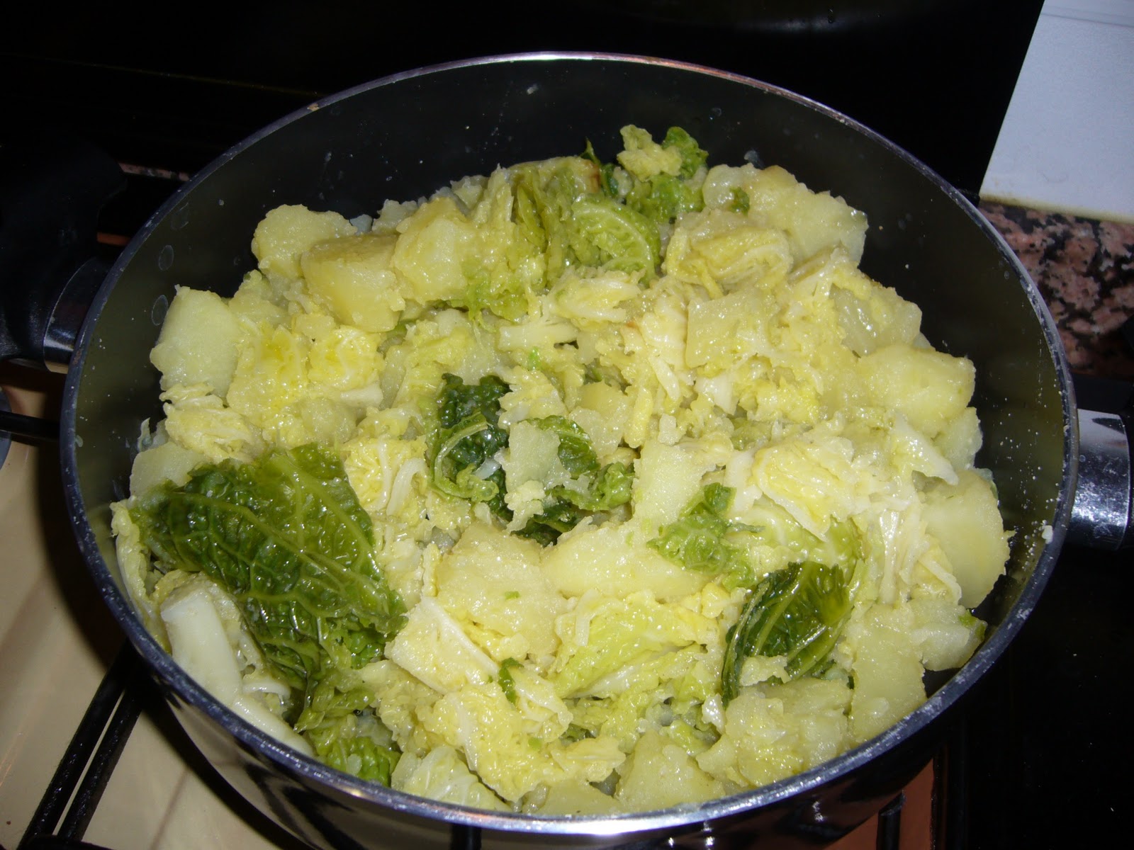 Cento Ricette: Patate e verza olio e aglio