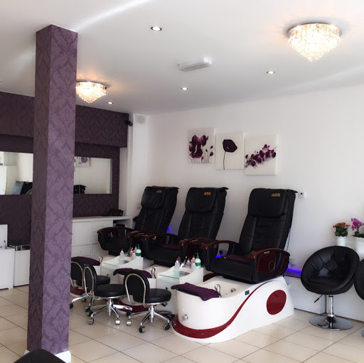 Flawless Nails and Beauty Lounge logo