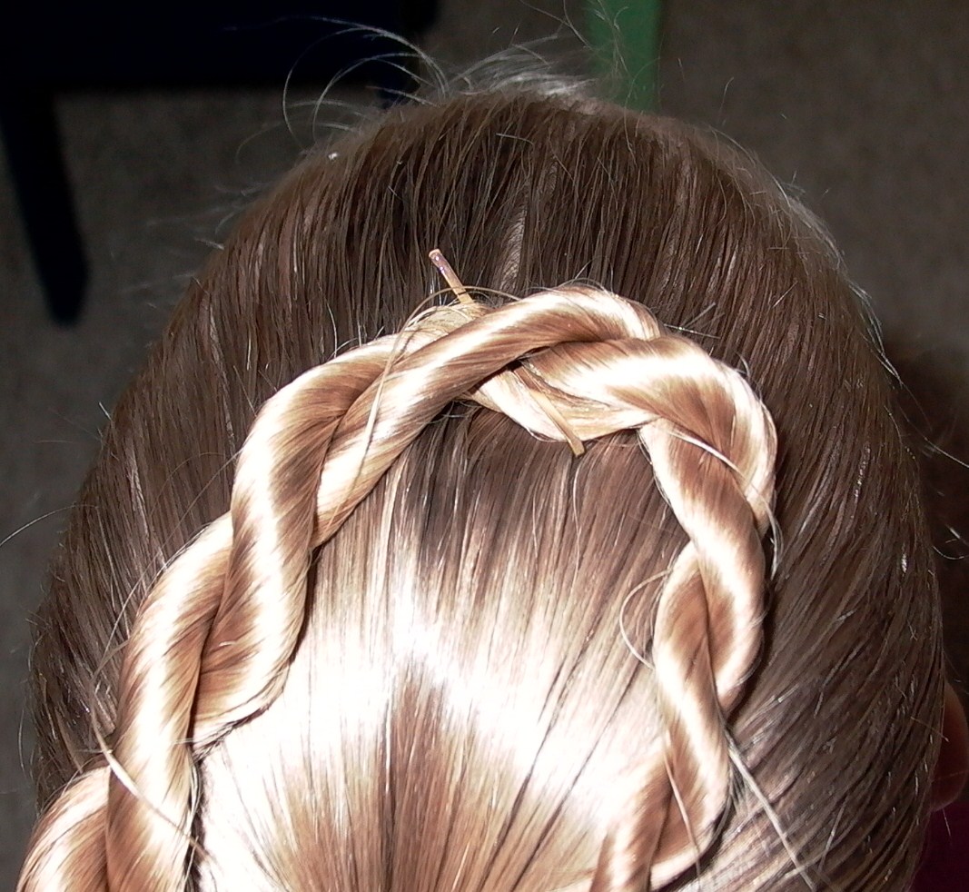 Shaunell's Hair: Little Girl's Hairstyles: St. Patrick's Hairdo: The  Shamrock Hairdo 10-15 min