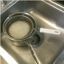 rinsing rice in a colander