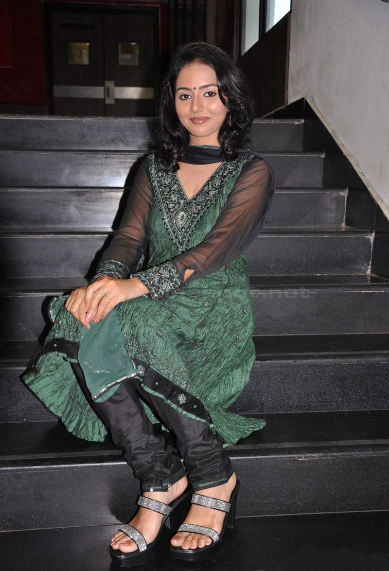 Actress Virundali Dhyana biography and Photos