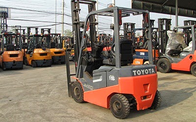 Xe nâng điện Toyota 8FBN xe nang dien toyota 8FBN