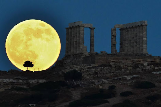 FOTO SUPERMOON FENOMENA BULAN RAKSASA