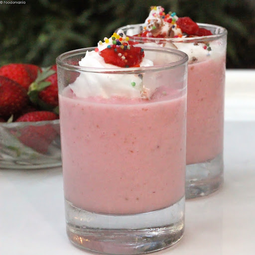 Strawberry Marshmallow Pudding Recipe | Quick Eggless Pudding