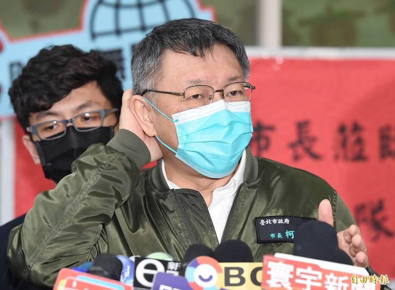 柯文哲今下午慰勞春節消防執勤人員,被問到趙少康的概念和柯的兩岸一家親差不多,柯文哲表示,兩岸本來就相當複雜,不能一廂情願。(記者廖振輝攝)