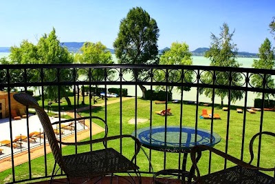 Photos of Dam Hotel