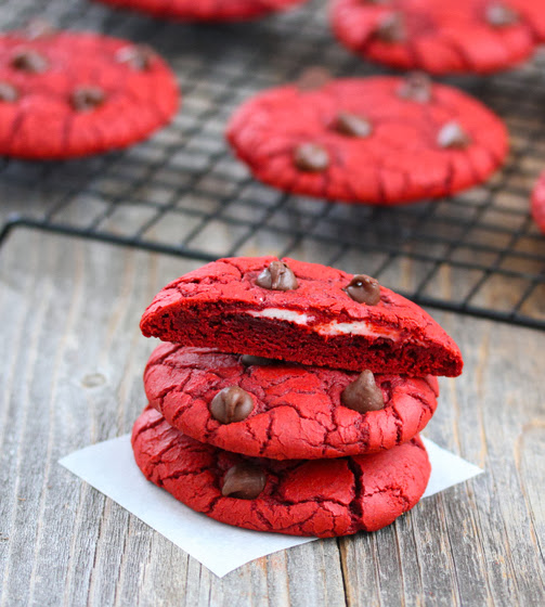 Red Velvet Cookies made with Cream Cheese Chips and filled with Cream Cheese  Frosting 🤤 Find the full recipe on my website, link in bio 🤎