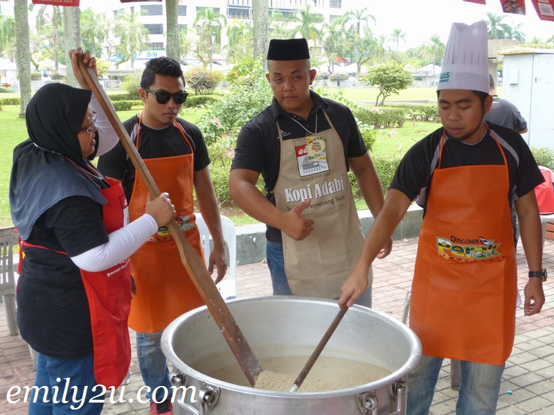 cooking bubur lambuk porridge