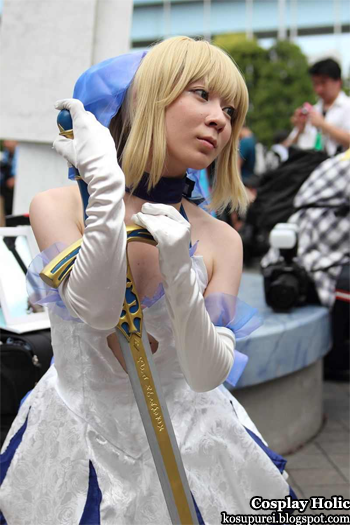 fate/stay night cosplay - saber from comiket 82
