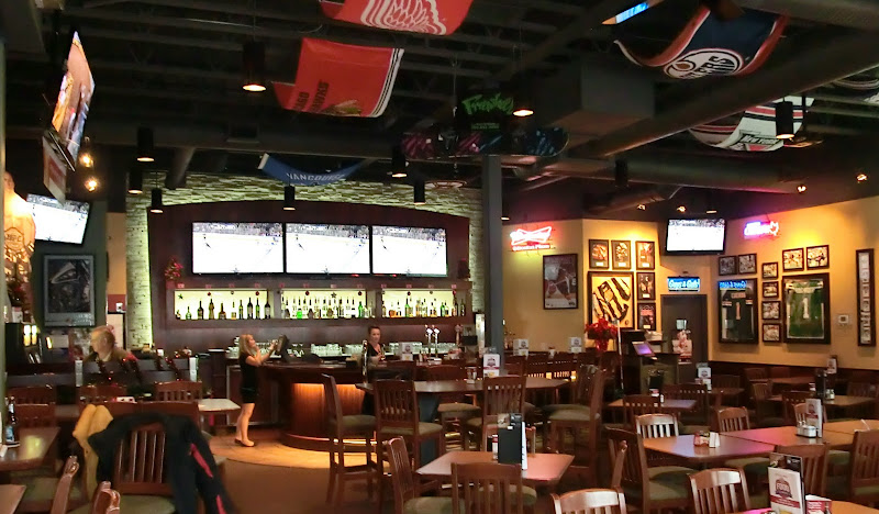 Best Sports Bar in Hinton - Boston Pizza! | Tech Tips and Toys