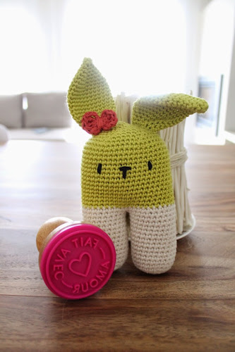 Not 2 late to craft: Conilleta bípeda per l'Ona / Two-legged bunny for Ona