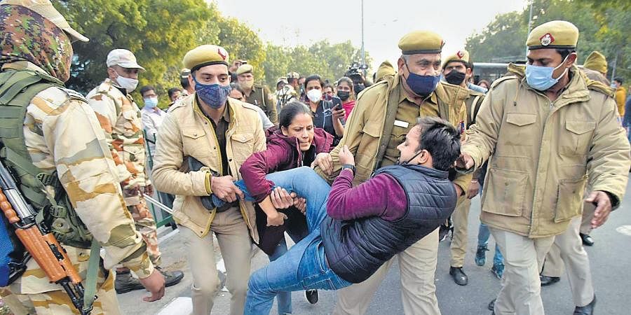 Dragged, pushed and detained, protesting doctors get cop treatment in  Delhi- The New Indian Express