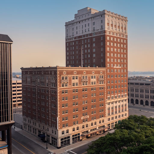 DoubleTree Suites by Hilton Hotel Detroit Downtown - Fort Shelby logo
