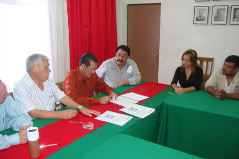 Firma del convenio laboral entre el Municipio de Sabinas Hidalgo y el Sindicato de Burócratas
