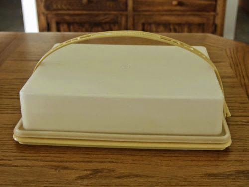  Vintage Tupperware Rectangular Cake Taker W/ Handle