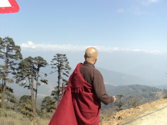 Ký sự chuyến hành hương Bhutan đầu xuân._Bodhgaya monk (Văn Thu gởi) DSC06681